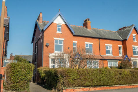 5 bedroom semi-detached house for sale