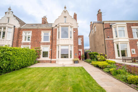 5 bedroom semi-detached house for sale