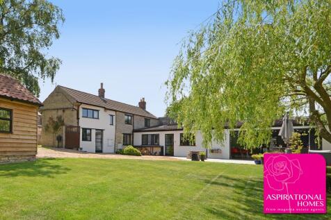 3 bedroom link detached house for sale