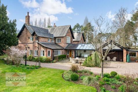 4 bedroom link detached house for sale
