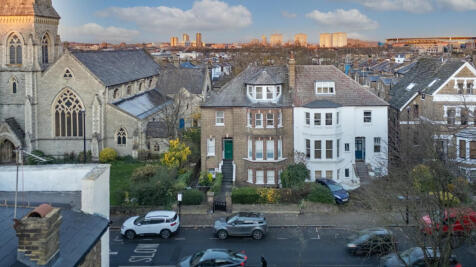 6 bedroom semi-detached house for sale