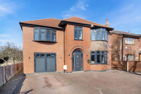 5 bedroom detached house for sale