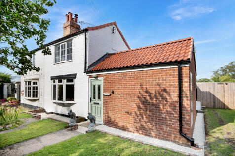 2 bedroom semi-detached house for sale