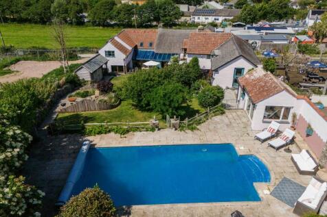 7 bedroom detached house for sale