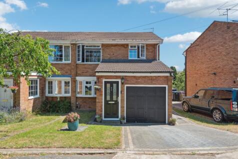 Bowmans Avenue, Hitchin, SG4 3 bed semi