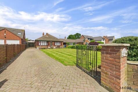 2 bedroom detached bungalow for sale