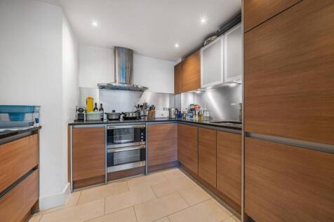 Durham Wharf Drive, Brentford, TW8 3 bed flat for sale