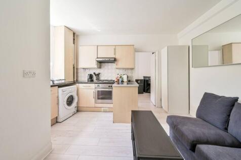 Dewsbury Court, Chiswick, London, W4 1 bed flat for sale