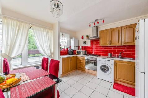 Durrington Tower, Battersea, London, SW8 2 bed flat for sale