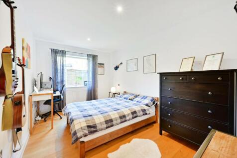 Abbey Road, Colliers Wood, London, SW19 2 bed flat for sale