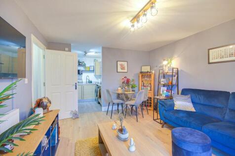 Longhorn Avenue, Gloucester, GL1 2 bed flat for sale