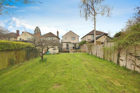 Barnwood Road, Gloucester, GL2 3 bed detached house for sale