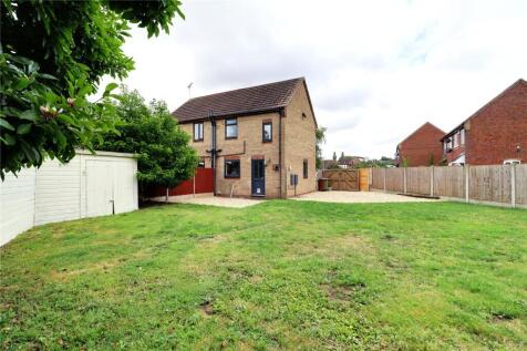2 bedroom semi-detached house for sale