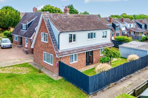 4 bedroom link detached house for sale