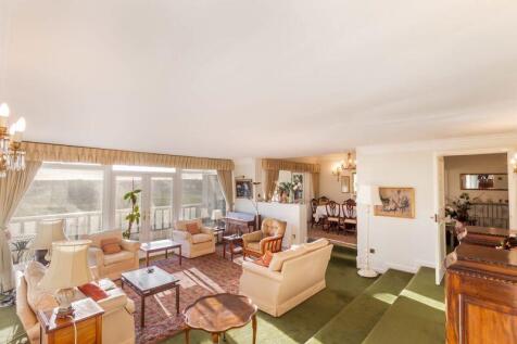 3 bedroom flat for sale
