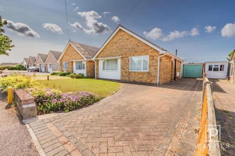 Bemerton Gardens, Kirby Cross... 2 bed detached bungalow for sale