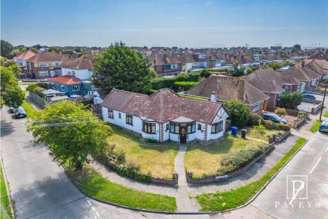 4 bedroom detached bungalow for sale