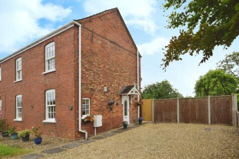 Station Road, Burgh Le Marsh PE24 3 bed semi