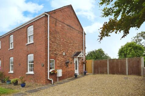 Station Road, Burgh Le Marsh PE24 3 bed semi