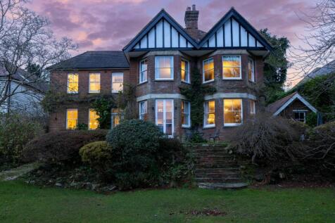 5 bedroom detached house for sale