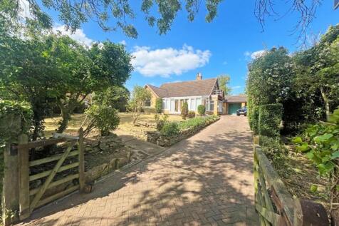 Mill Road, Huntingdon PE28 2 bed detached bungalow for sale