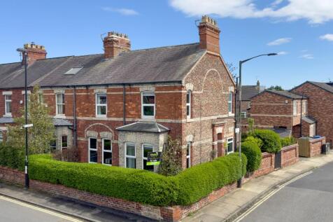 3 bedroom town house for sale
