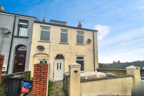 3 bedroom flat for sale