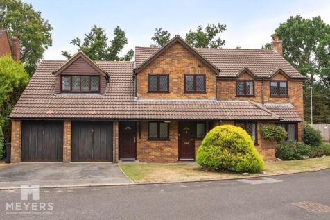 Clifton Gardens 2025, Ferndown BH22 5 bed detached house for sale