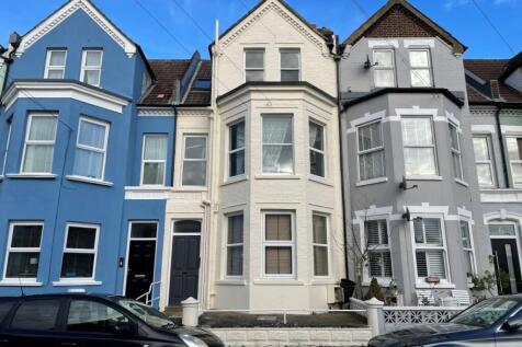 Studio flat for sale