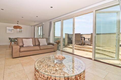 2 bedroom ground floor flat for sale