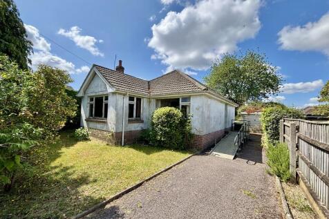 Hilltop Road, Corfe Mullen 2 bed detached bungalow for sale