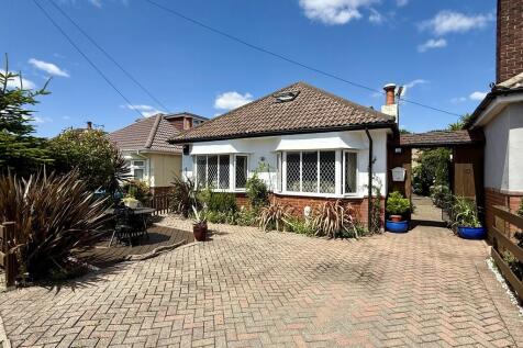 2 bedroom detached bungalow for sale