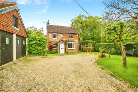Manor Lodge Road, Rowland's Castle... 3 bed detached house for sale