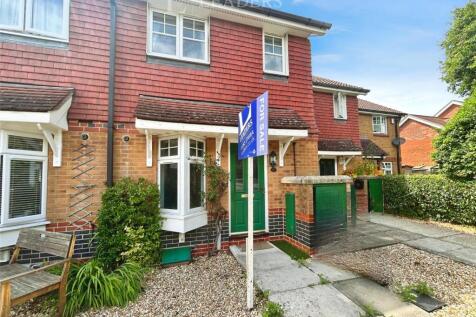 Russet Gardens, Emsworth, West Sussex 2 bed terraced house for sale