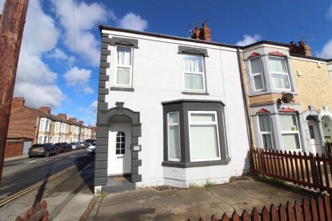 4 bedroom end of terrace house for sale