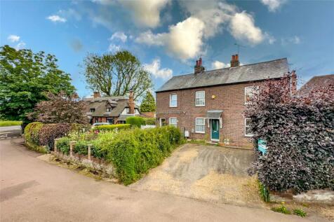 Lower Luton Road, Harpenden... 2 bed terraced house for sale