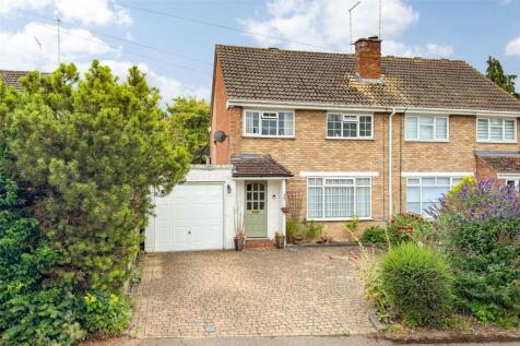 Garrard Way, Wheathampstead... 3 bed semi