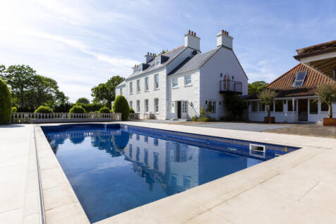 5 bedroom detached bungalow for sale