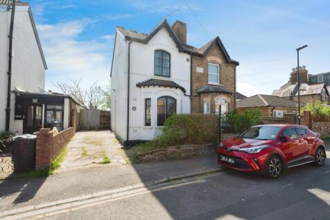 2 bedroom semi-detached house for sale