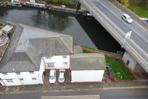 2 bedroom semi-detached villa for sale