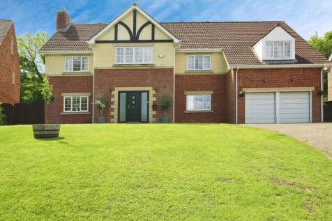 5 bedroom detached house for sale