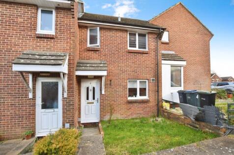 Russell Road, Salisbury              ... 2 bed terraced house for sale