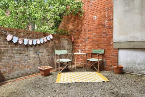 Estcourt Road, Salisbury             ... 1 bed apartment for sale
