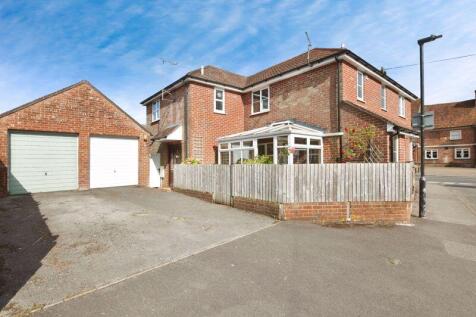 The Borough, Downton                 ... 3 bed semi