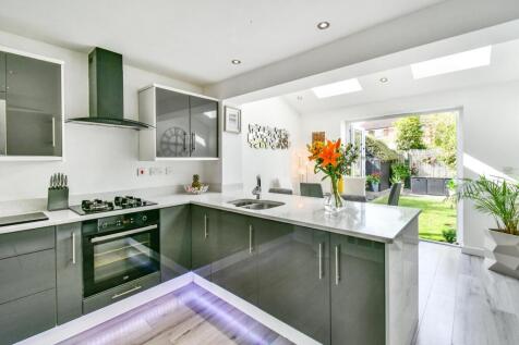 2 bedroom end of terrace house for sale