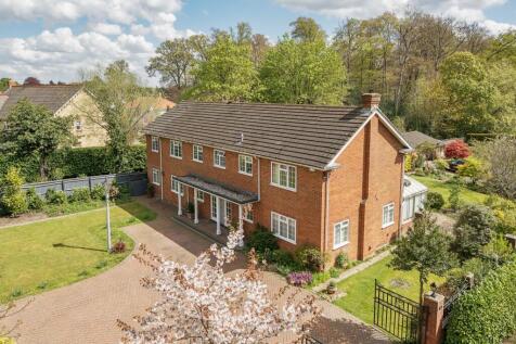 6 bedroom detached house for sale