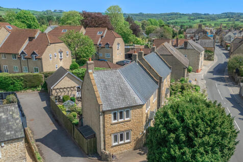 Beaminster, Dorset 4 bed detached house for sale