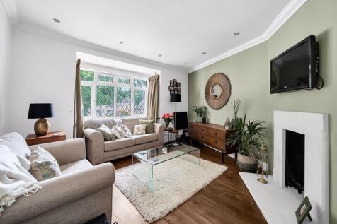 Southborough Lane, Bickley, Bromley 2 bed apartment for sale