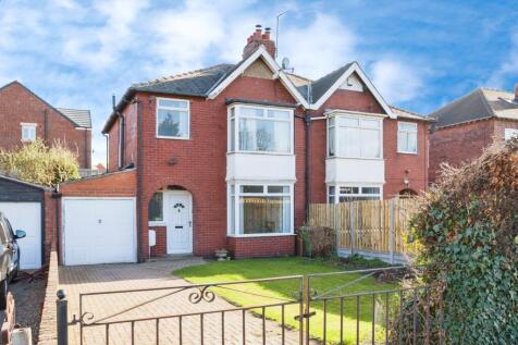 Bradford Road, West Yorkshire WF1 3 bed semi