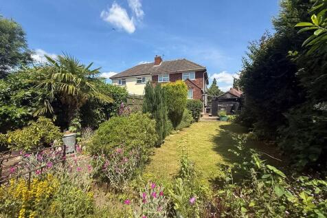 King Charles Avenue, Bentley, Walsall 3 bed semi